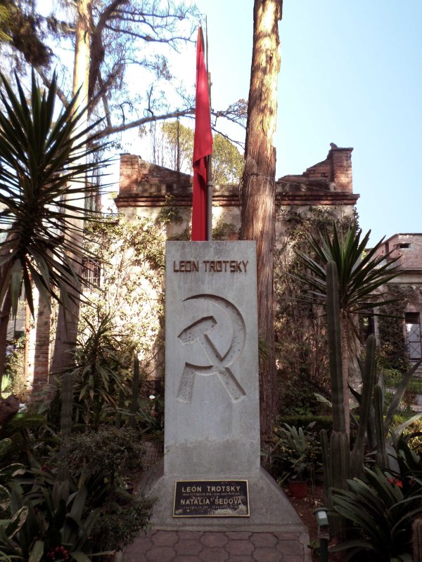 Túmulo de Trotsky e Natália Sedova