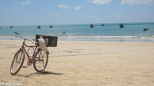 Aqui já ficou mais claro que o assunto é uma bicicleta na praia. (Maragogi - Alagoas)